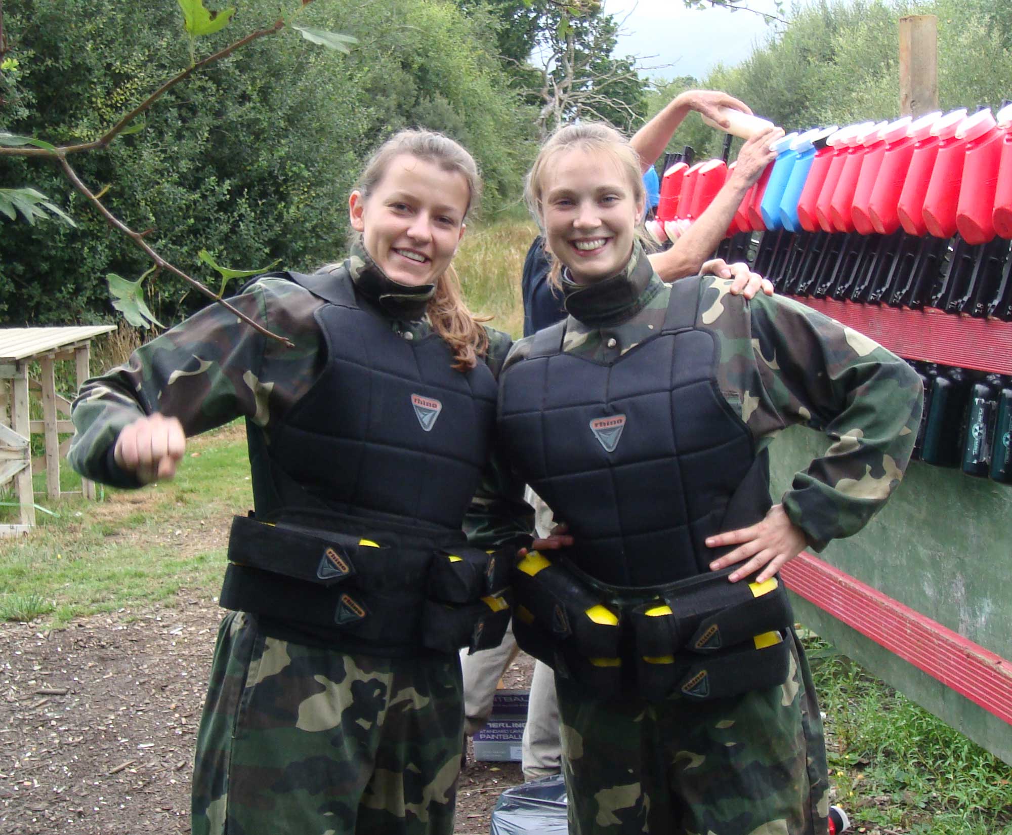 2 ladies wearing paintball bounce vests to help protect them against paintball impacts